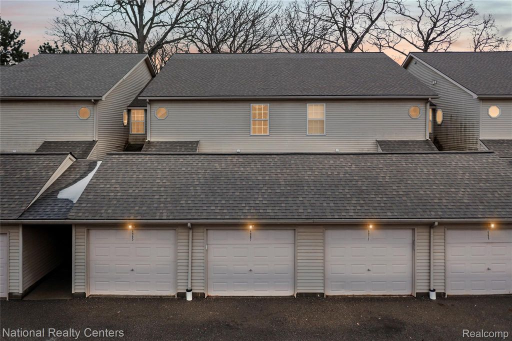 4967 Oak Hill Drive, Waterford Charter Township, MI 48329