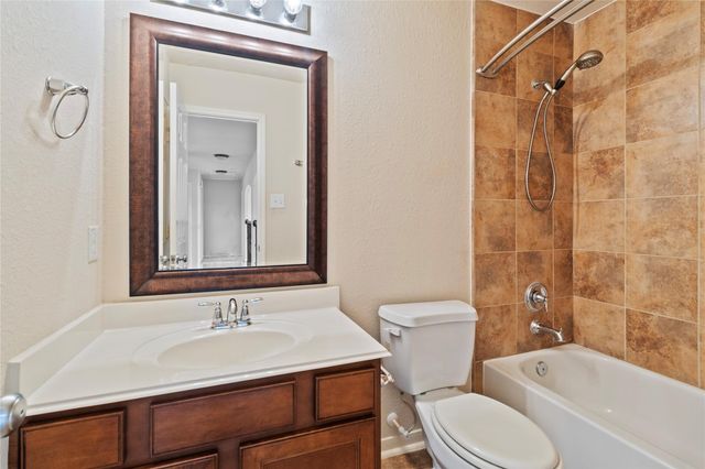 1740 N Meridian Greens Drive, Dickinson, TX 77539