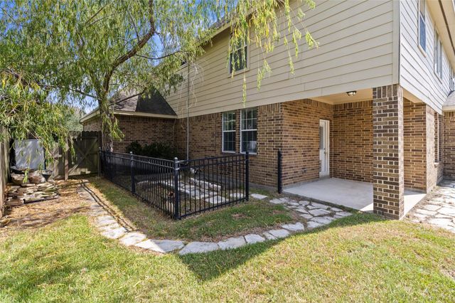 1740 N Meridian Greens Drive, Dickinson, TX 77539