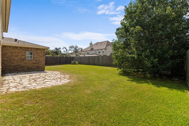1740 N Meridian Greens Drive, Dickinson, TX 77539