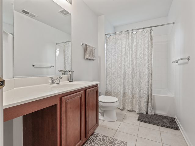 1852 Keystone Place, Schaumburg, IL 60193