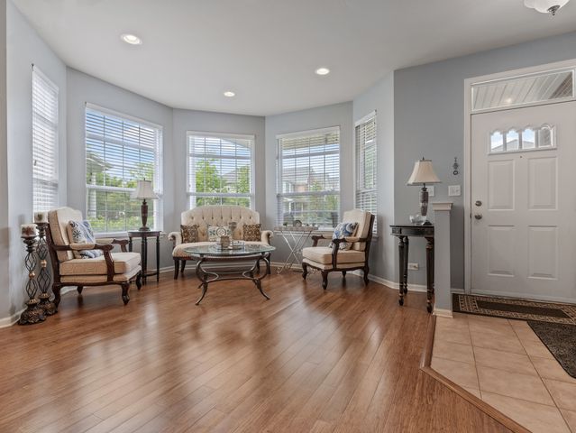 1852 Keystone Place, Schaumburg, IL 60193