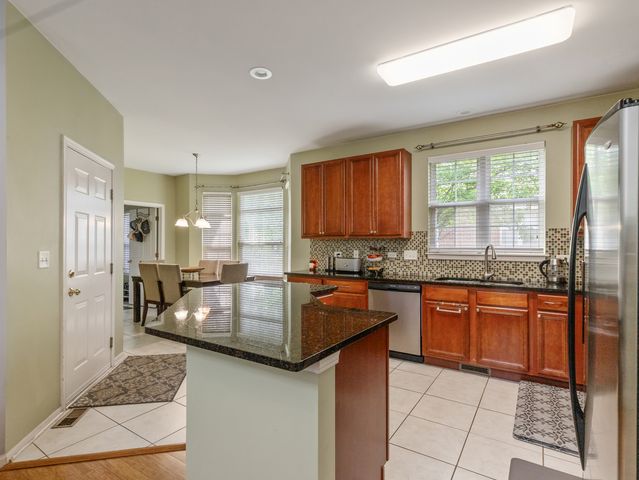 1852 Keystone Place, Schaumburg, IL 60193