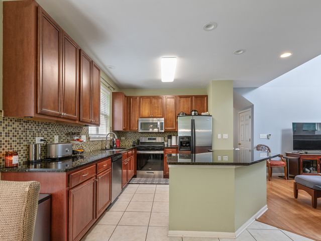 1852 Keystone Place, Schaumburg, IL 60193