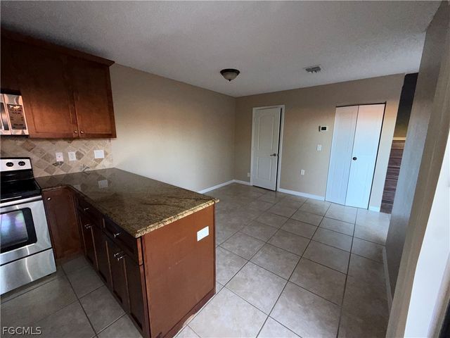 1520 Park Meadows DR 4, Fort Myers, FL 33907