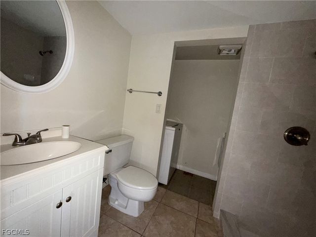 1520 Park Meadows DR 4, Fort Myers, FL 33907