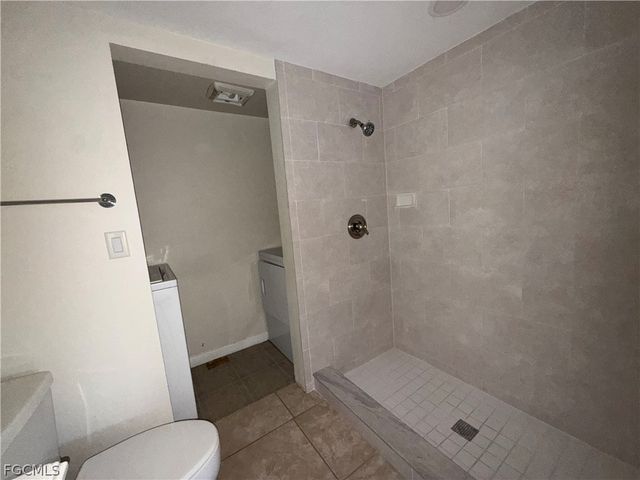 1520 Park Meadows DR 4, Fort Myers, FL 33907