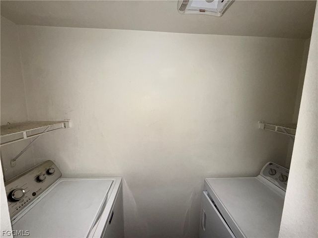 1520 Park Meadows DR 4, Fort Myers, FL 33907