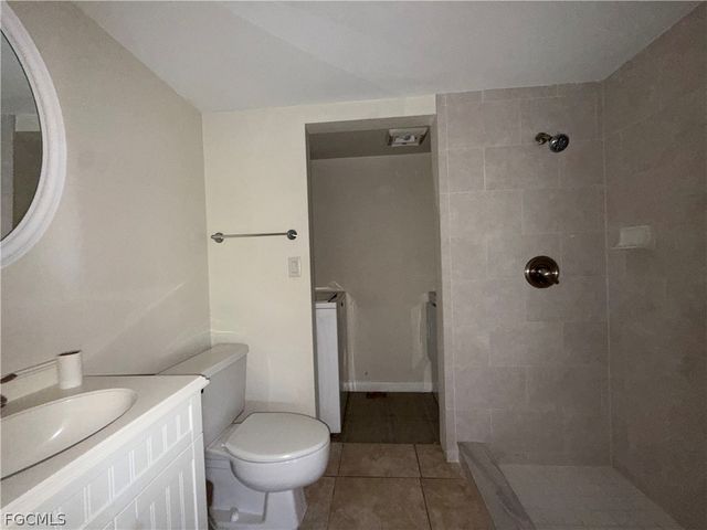 1520 Park Meadows DR 4, Fort Myers, FL 33907