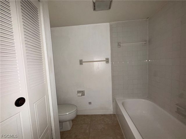 1520 Park Meadows DR 4, Fort Myers, FL 33907