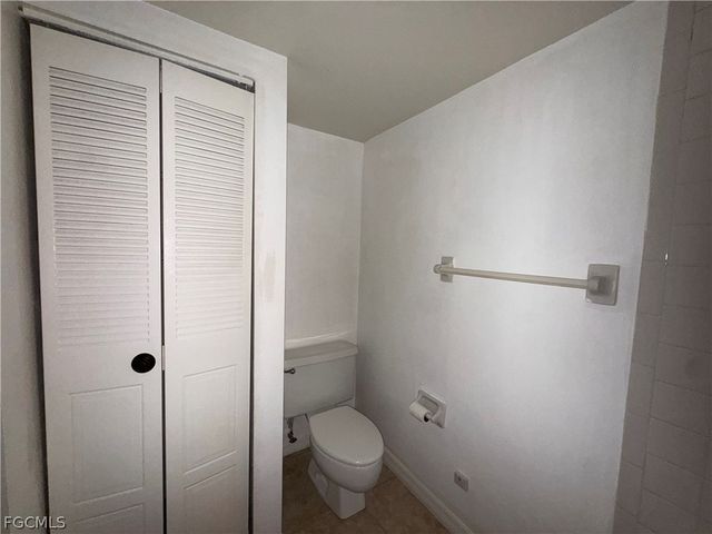 1520 Park Meadows DR 4, Fort Myers, FL 33907