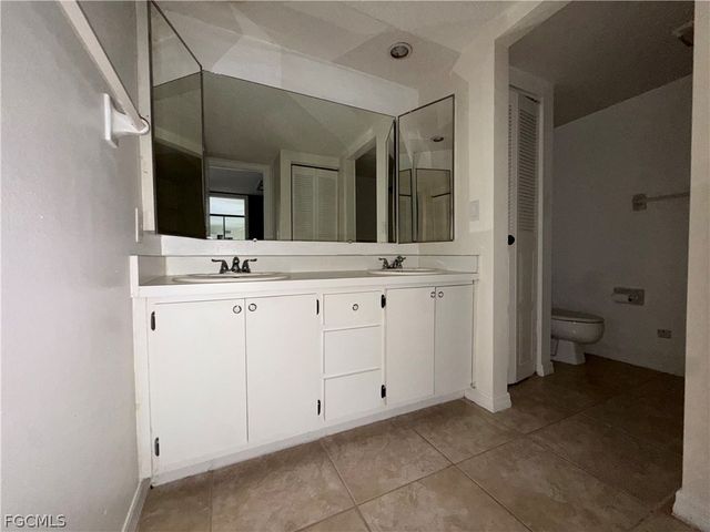 1520 Park Meadows DR 4, Fort Myers, FL 33907