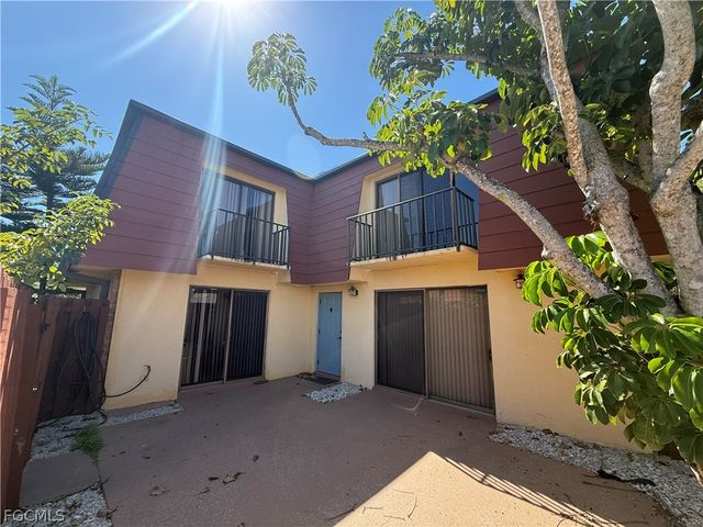 1520 Park Meadows DR 4, Fort Myers, FL 33907