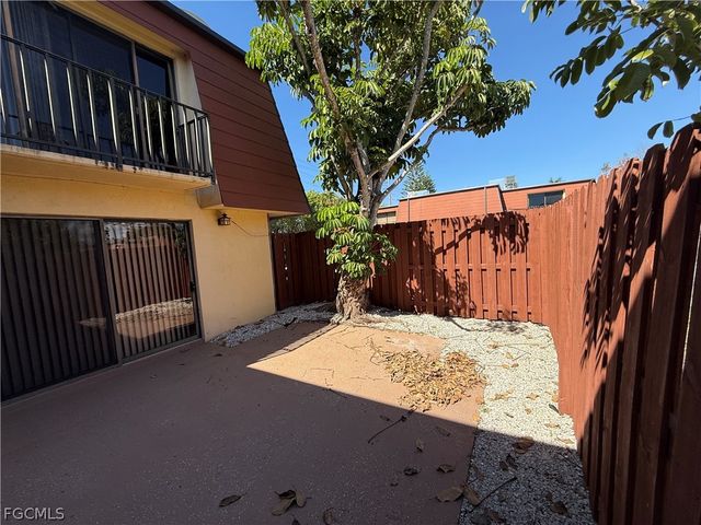 1520 Park Meadows DR 4, Fort Myers, FL 33907