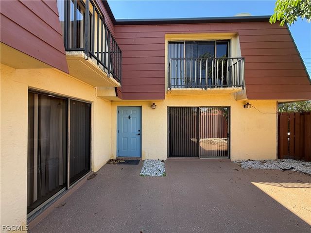 1520 Park Meadows DR 4, Fort Myers, FL 33907