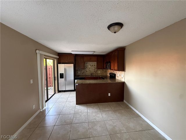 1520 Park Meadows DR 4, Fort Myers, FL 33907