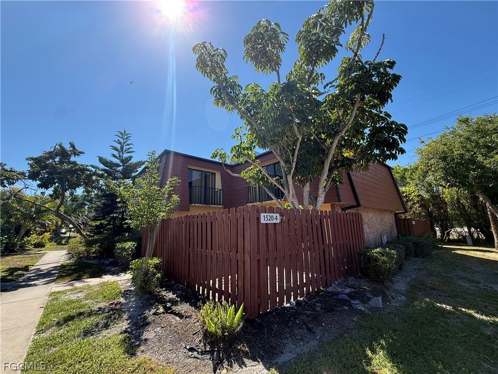 1520 Park Meadows DR 4, Fort Myers, FL 33907