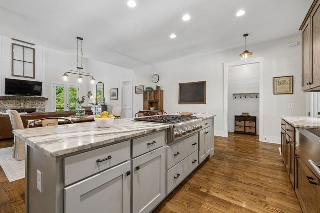 7111 Dogwood Ln, Cross Plains, TN 37049
