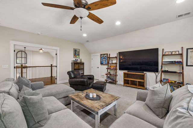 7111 Dogwood Ln, Cross Plains, TN 37049