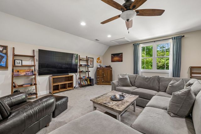 7111 Dogwood Ln, Cross Plains, TN 37049