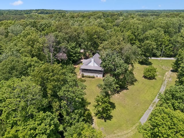 7111 Dogwood Ln, Cross Plains, TN 37049