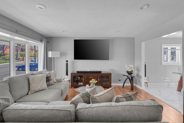 136 EAST CLINTON AVE, Bergenfield, NJ 07621