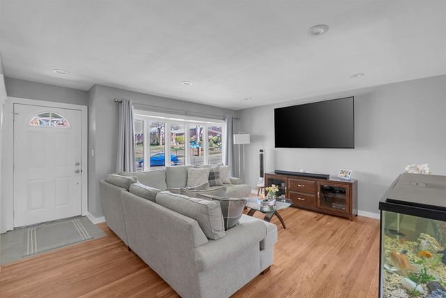 136 EAST CLINTON AVE, Bergenfield, NJ 07621