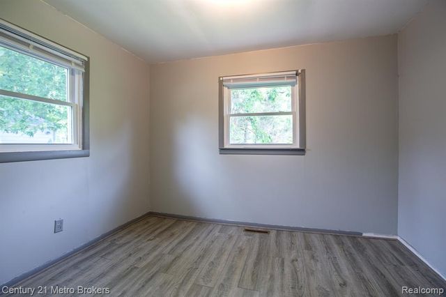 4373 Dexel Drive, Burton, MI 48519