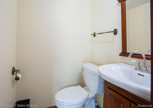4373 Dexel Drive, Burton, MI 48519