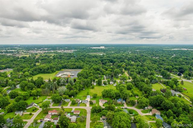 4373 Dexel Drive, Burton, MI 48519
