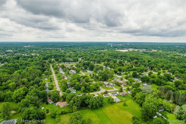 4373 Dexel Drive, Burton, MI 48519