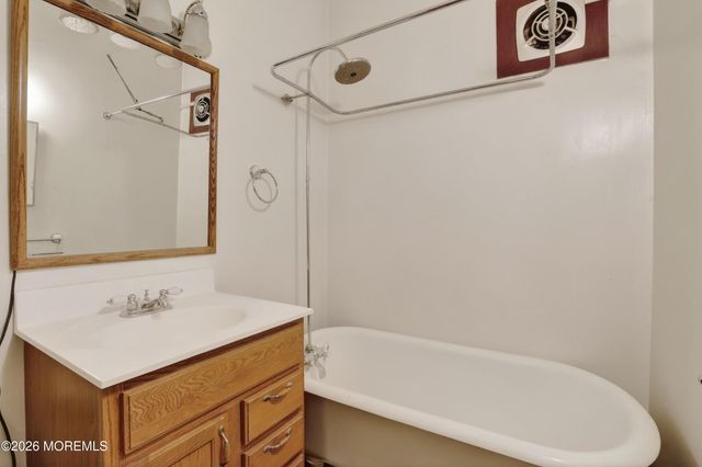 15 Hummingbird Way, Jackson, NJ 08527