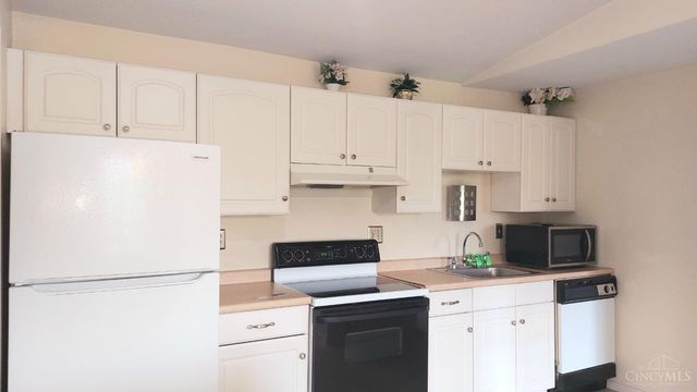 5423 Bluesky Drive, Green Twp, OH 45247