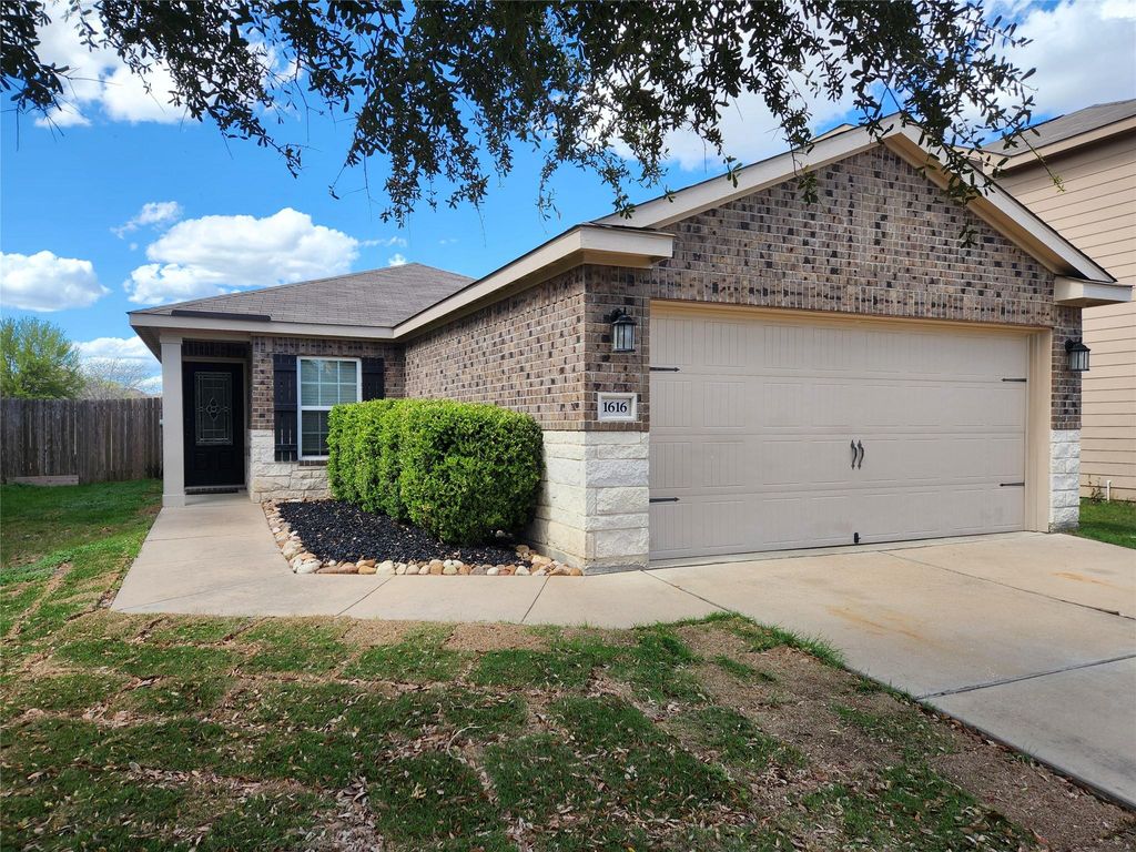 1616 Treeta TRL, Kyle, TX 78640