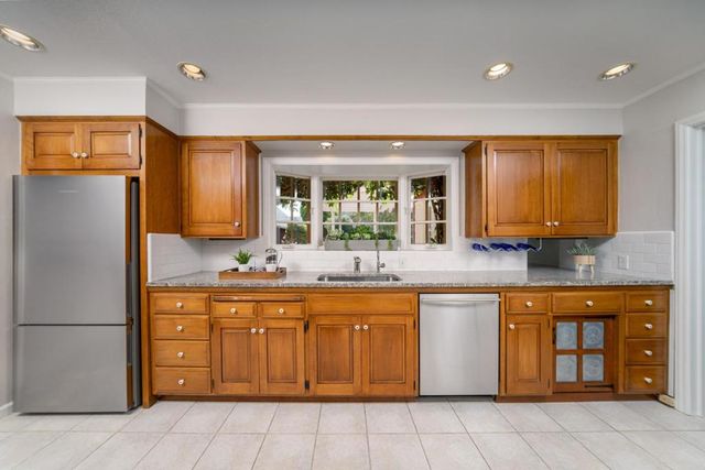 950 Camino Drive, Santa Clara, CA 95050