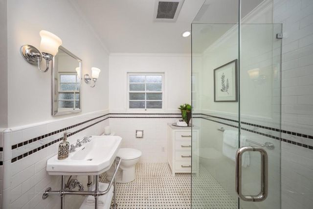 950 Camino Drive, Santa Clara, CA 95050