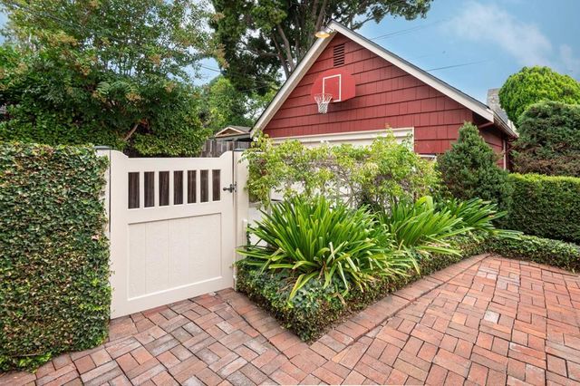 950 Camino Drive, Santa Clara, CA 95050