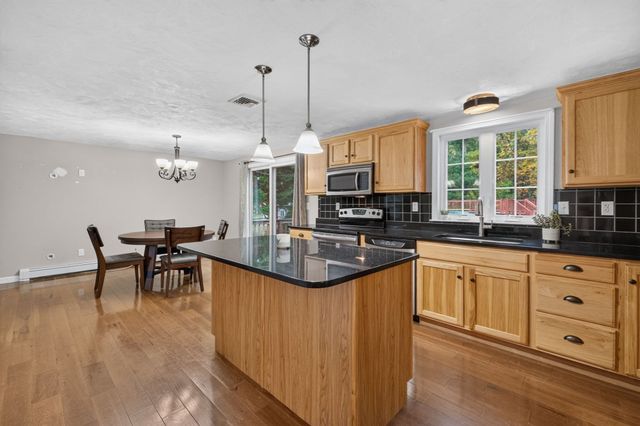 45 Metacomet Ave, Taunton, MA 02718