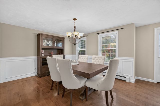 45 Metacomet Ave, Taunton, MA 02718
