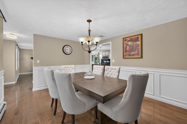 45 Metacomet Ave, Taunton, MA 02718