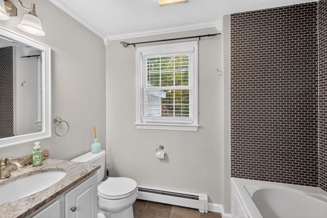 45 Metacomet Ave, Taunton, MA 02718