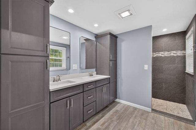 45 Metacomet Ave, Taunton, MA 02718