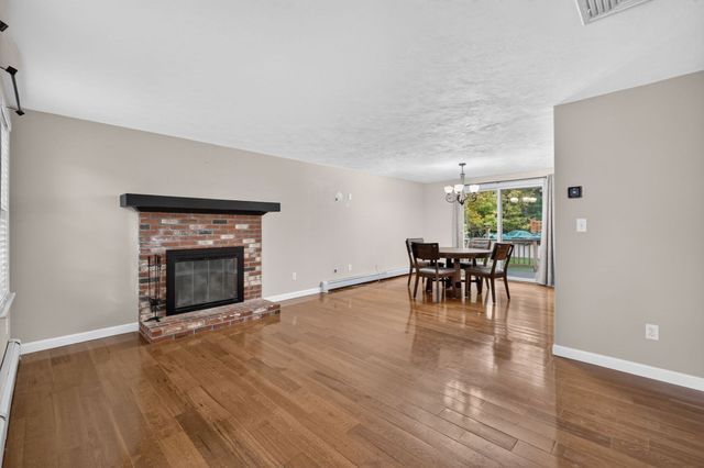 45 Metacomet Ave, Taunton, MA 02718