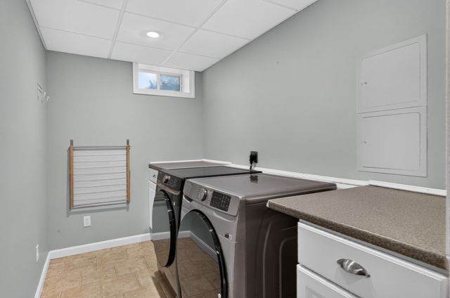 45 Metacomet Ave, Taunton, MA 02718