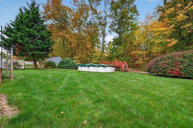 45 Metacomet Ave, Taunton, MA 02718