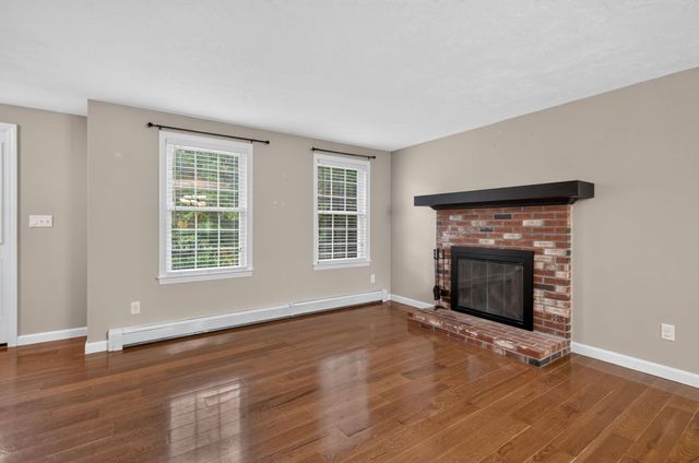 45 Metacomet Ave, Taunton, MA 02718