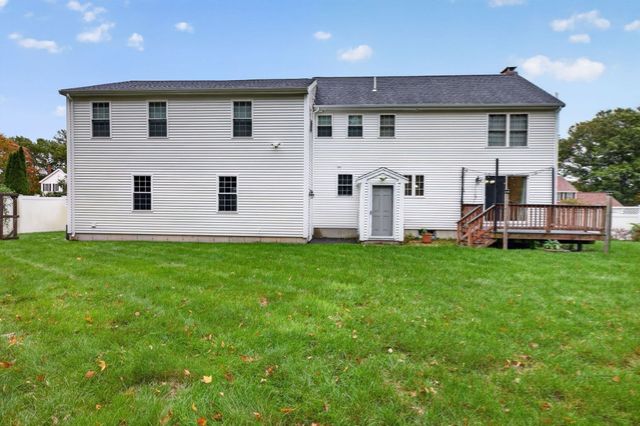 45 Metacomet Ave, Taunton, MA 02718