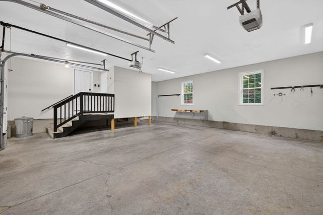 45 Metacomet Ave, Taunton, MA 02718