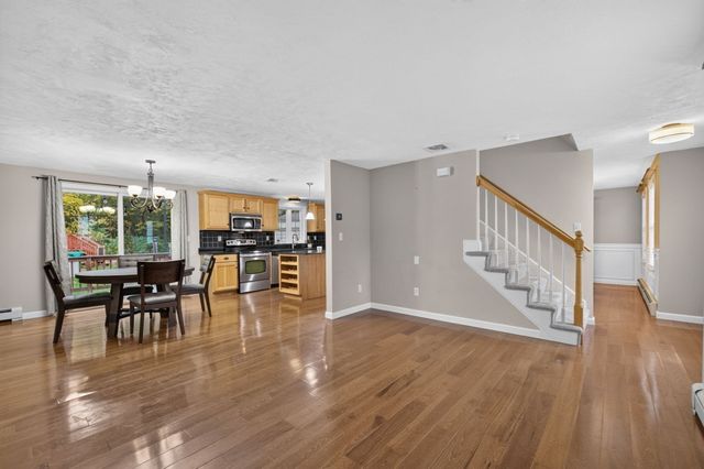 45 Metacomet Ave, Taunton, MA 02718