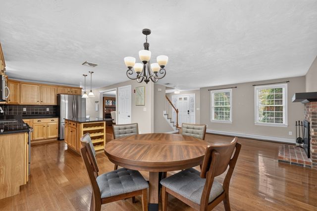 45 Metacomet Ave, Taunton, MA 02718